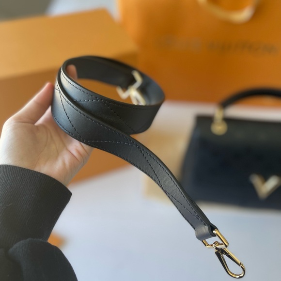 Louis Vuitton Limited Edition Very One Handle Monogram Leather in Noir - Picture 5 of 5